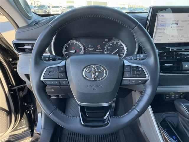 used 2022 Toyota Highlander car, priced at $44,000