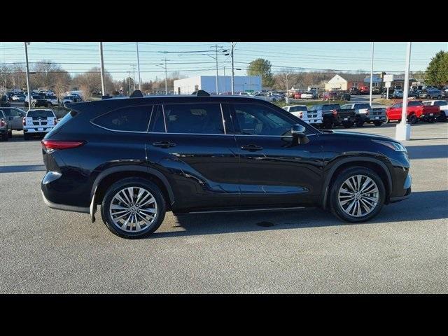 used 2022 Toyota Highlander car, priced at $44,000