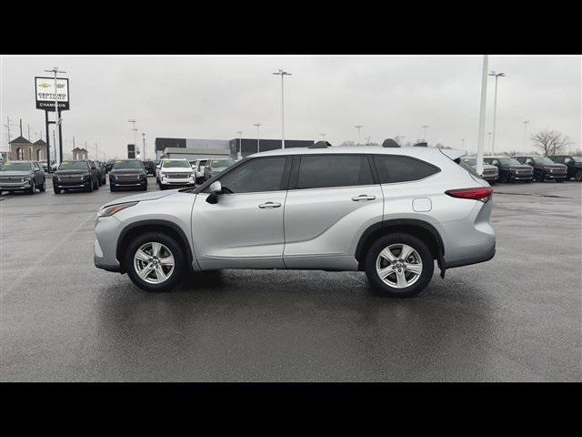 used 2022 Toyota Highlander car, priced at $32,400