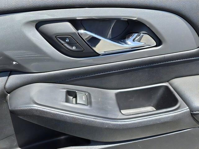 used 2023 Chevrolet Traverse car, priced at $30,500