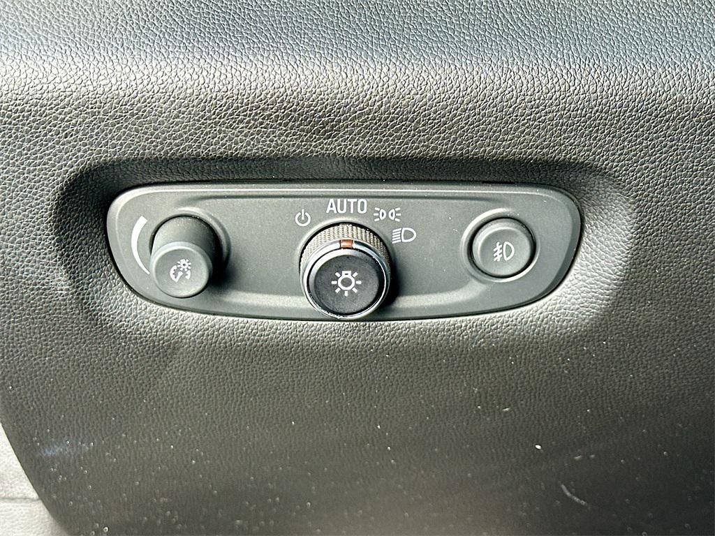 used 2020 Chevrolet Traverse car, priced at $23,889