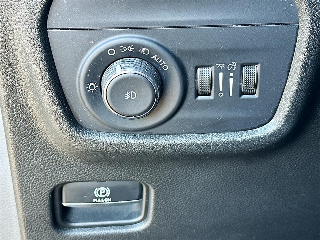 used 2023 Jeep Grand Cherokee car, priced at $27,999