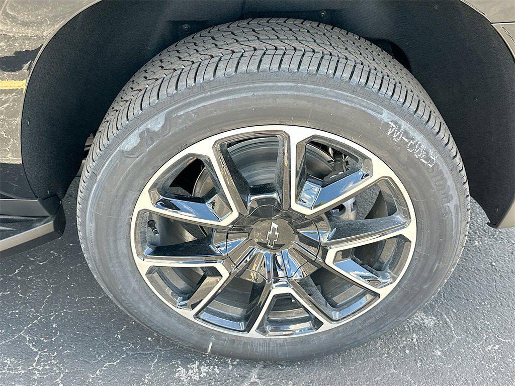 new 2025 Chevrolet Suburban car, priced at $72,725