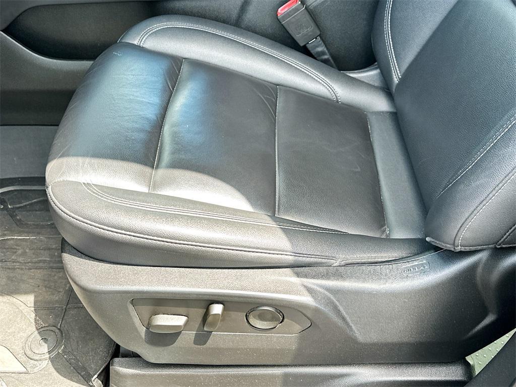 used 2022 Chevrolet Tahoe car, priced at $38,880