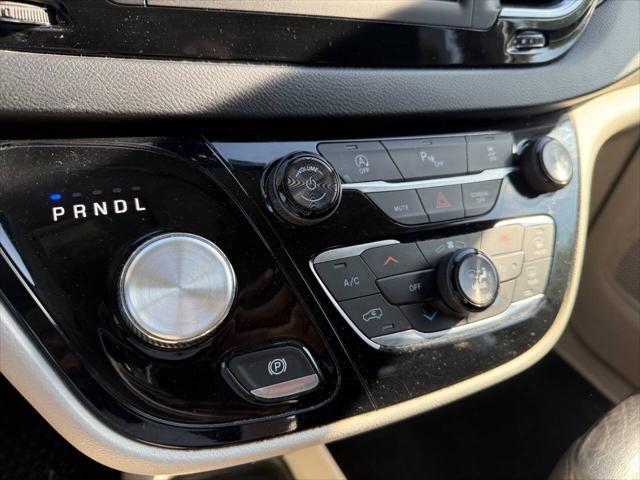 used 2018 Chrysler Pacifica car, priced at $11,650