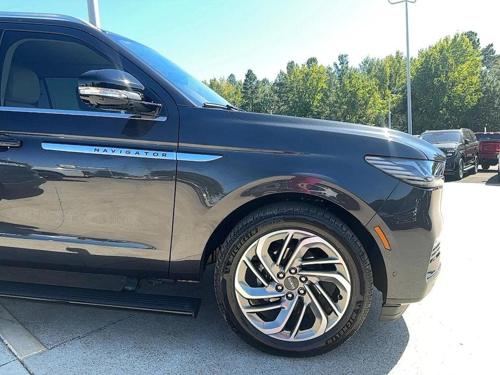 used 2025 Lincoln Navigator car, priced at $89,995