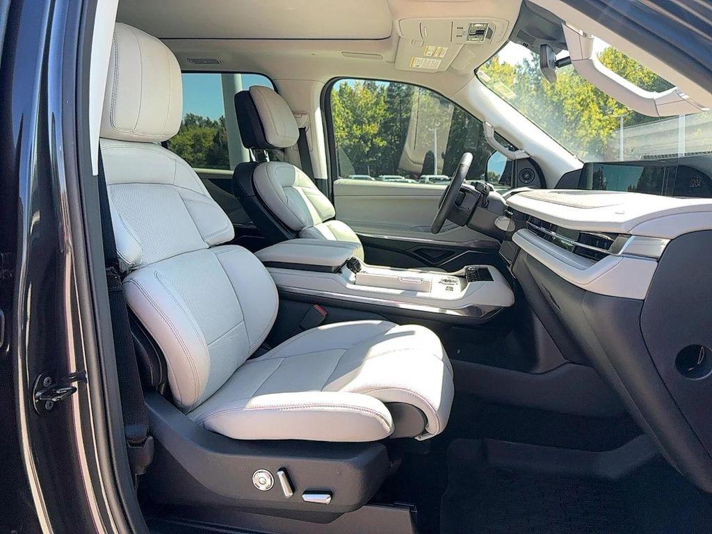 used 2025 Lincoln Navigator car, priced at $89,995