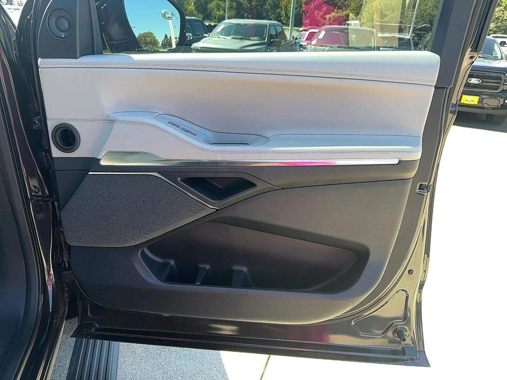 used 2025 Lincoln Navigator car, priced at $89,995