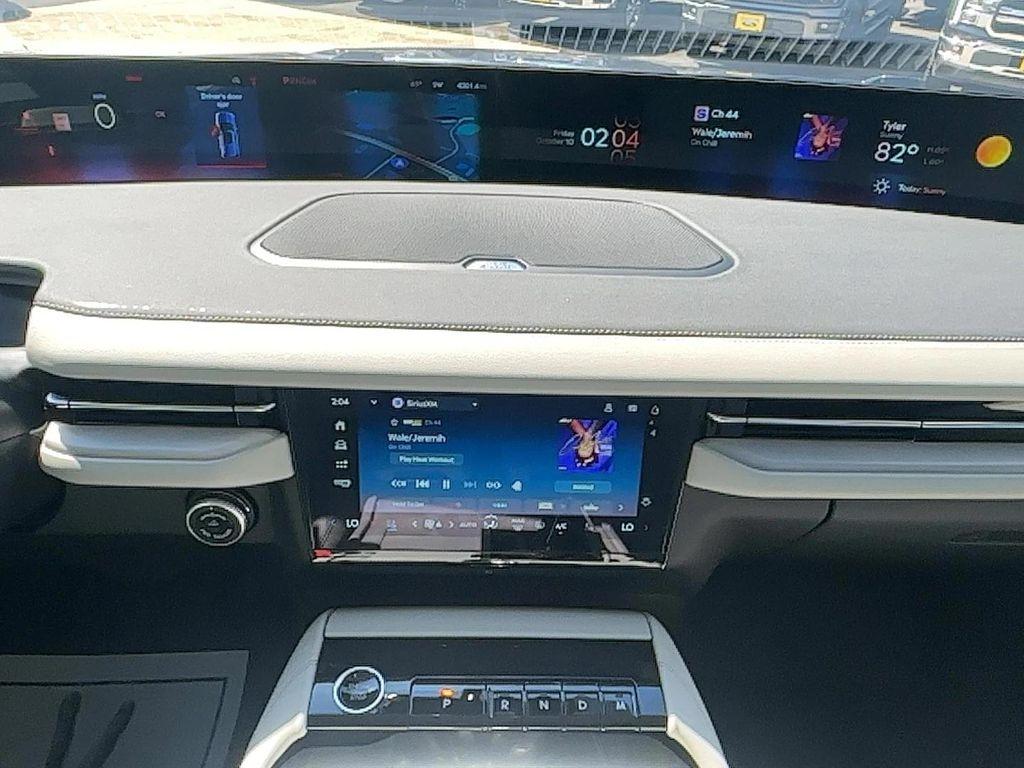 used 2025 Lincoln Navigator car, priced at $89,995