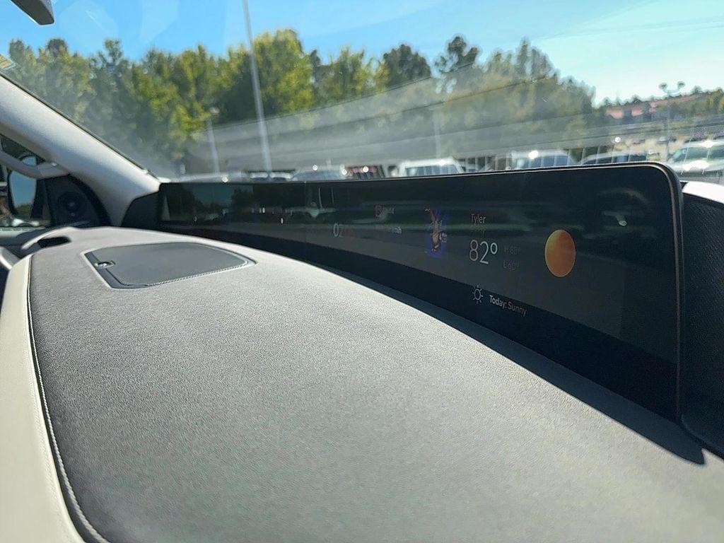 used 2025 Lincoln Navigator car, priced at $89,995