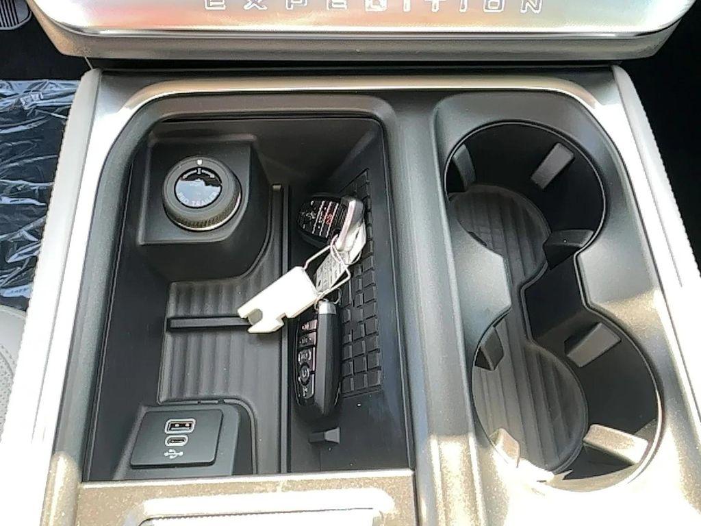 new 2025 Ford Expedition car, priced at $77,817