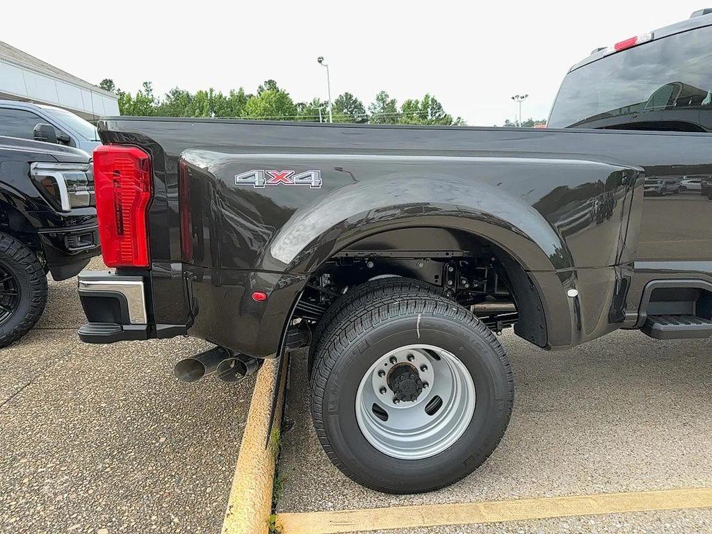 new 2025 Ford F-350 car, priced at $72,275