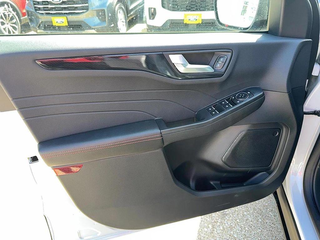 new 2025 Ford Escape car, priced at $29,704