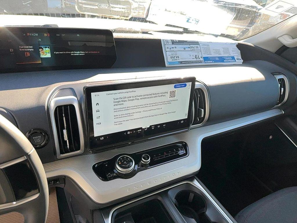 new 2025 Ford Expedition car, priced at $63,171