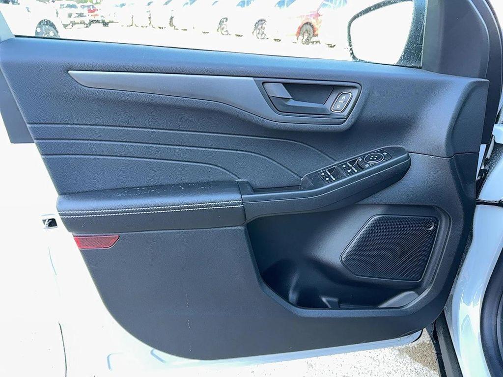 new 2025 Ford Escape car, priced at $28,696