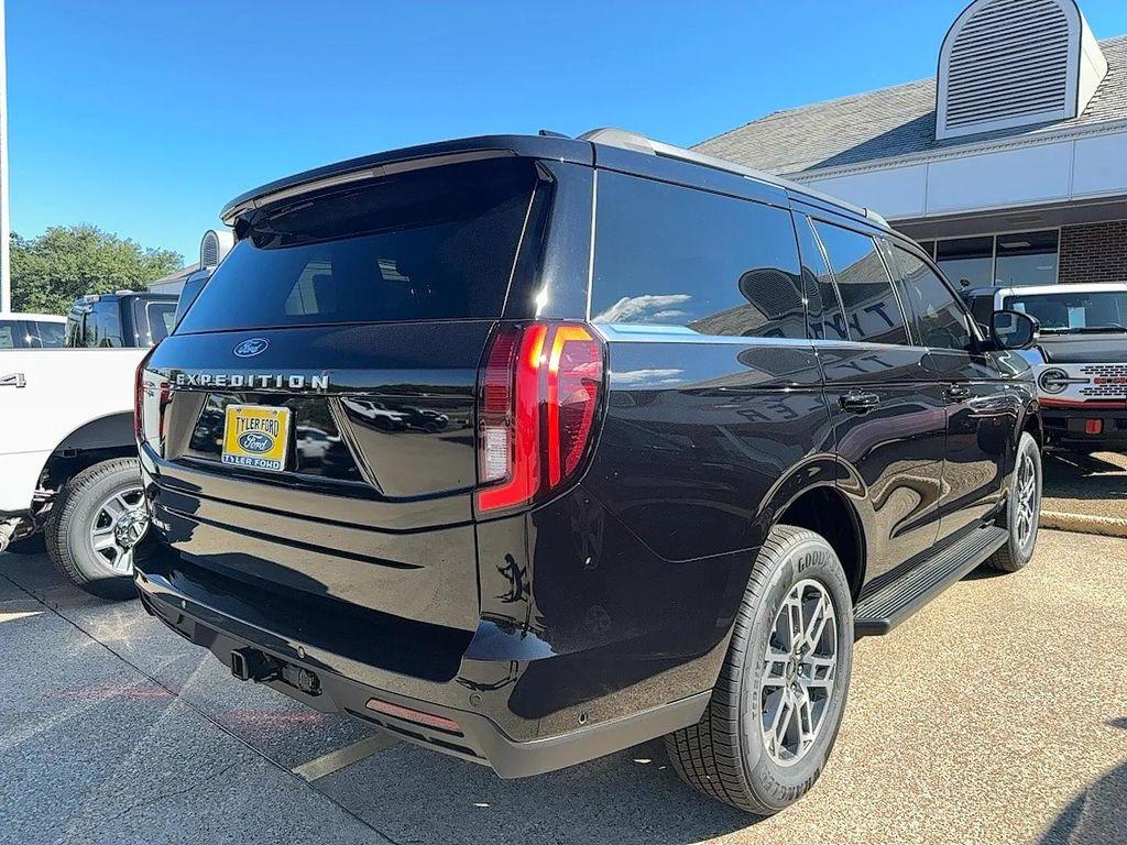new 2025 Ford Expedition car, priced at $66,186
