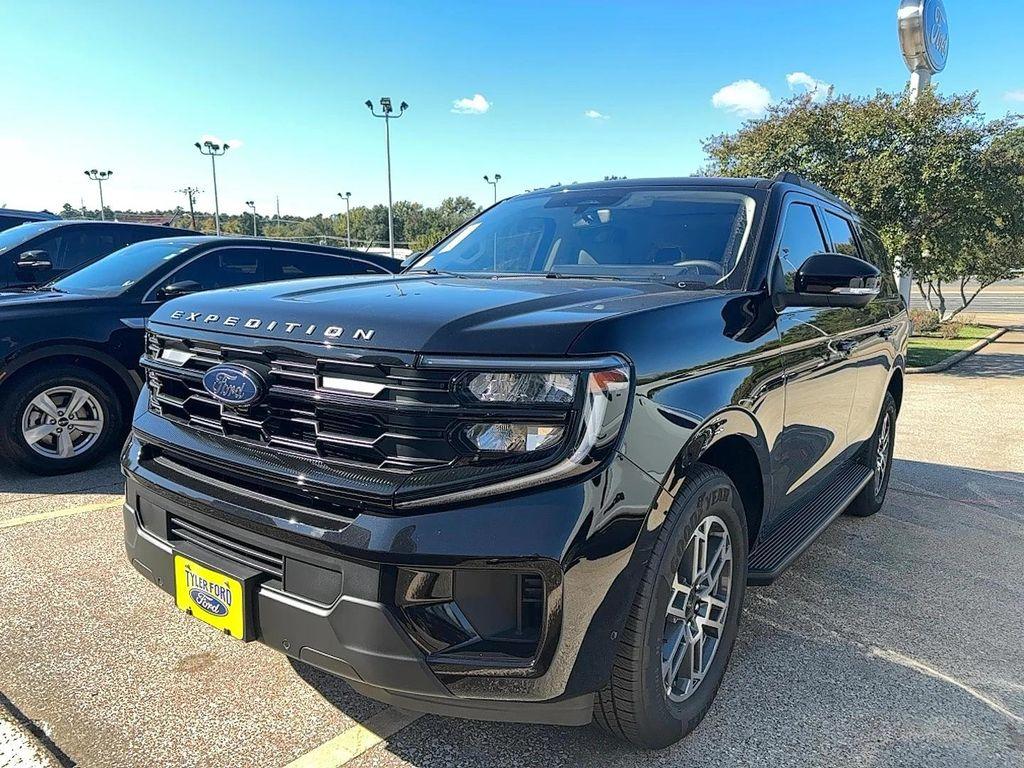 new 2025 Ford Expedition car, priced at $66,186