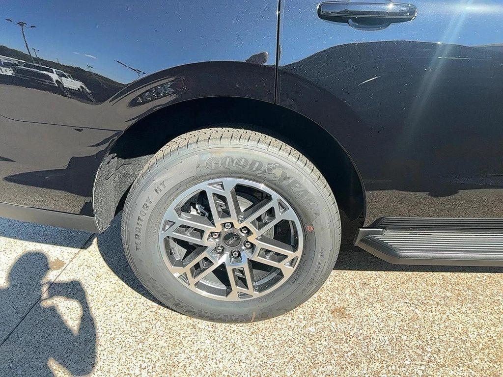 new 2025 Ford Expedition car, priced at $66,186