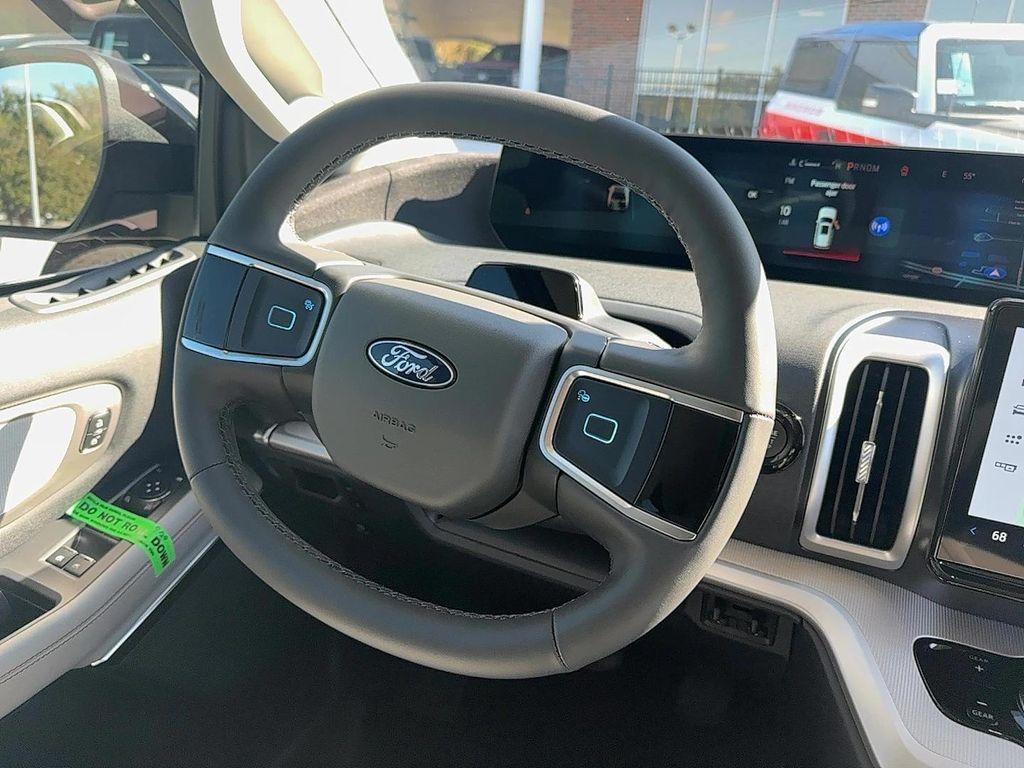 new 2025 Ford Expedition car, priced at $66,186
