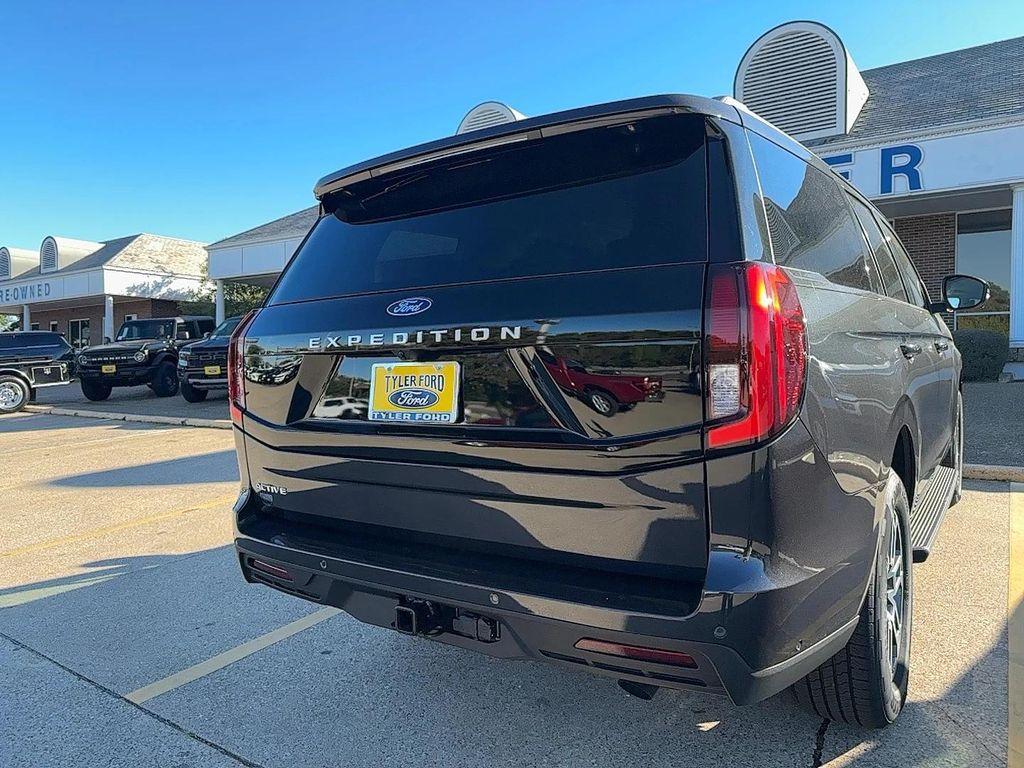 new 2025 Ford Expedition car, priced at $67,400