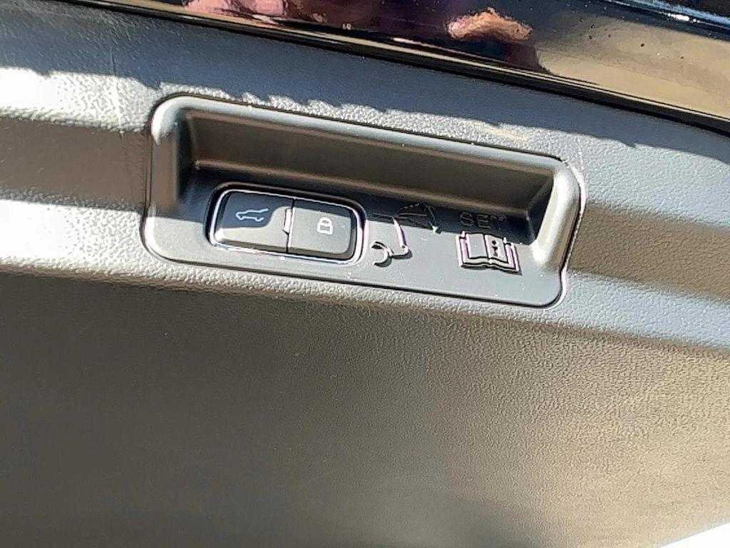 new 2025 Ford Explorer car, priced at $41,620
