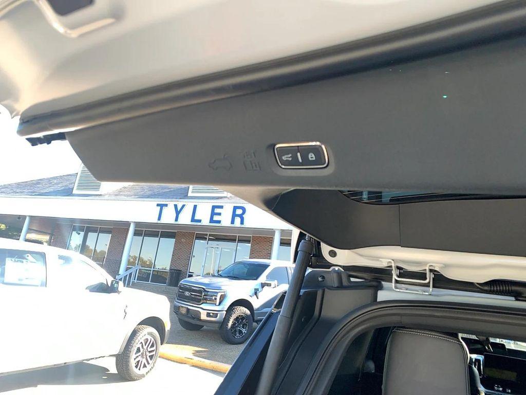 new 2025 Ford Expedition car, priced at $80,896