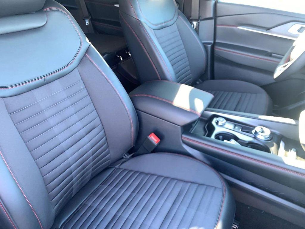 new 2025 Ford Explorer car, priced at $45,962