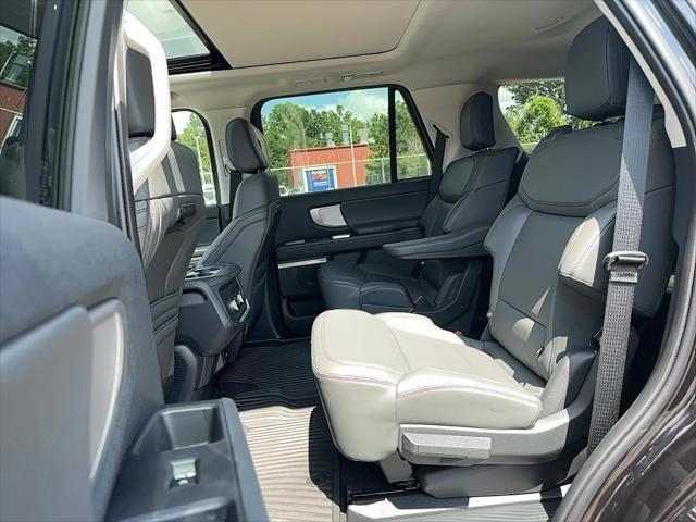 new 2025 Ford Expedition car, priced at $71,650