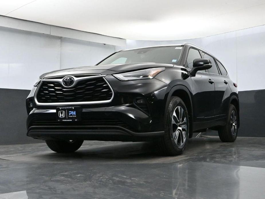 used 2021 Toyota Highlander car, priced at $27,000