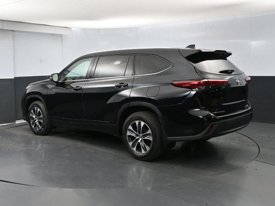 used 2021 Toyota Highlander car, priced at $27,000