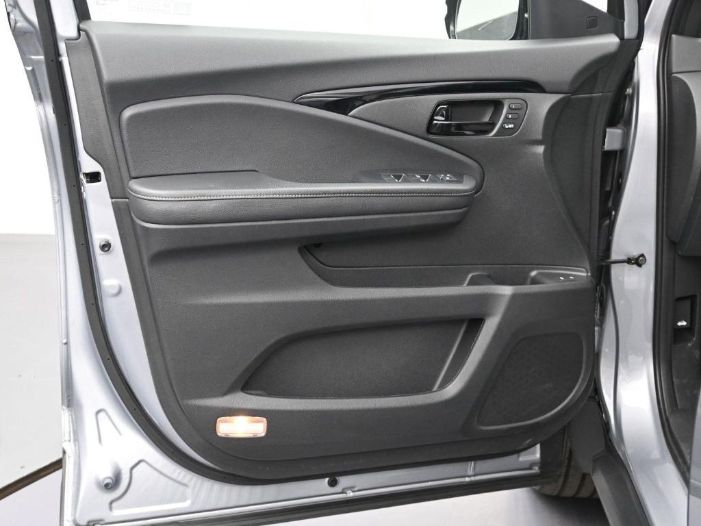 used 2022 Honda Passport car, priced at $35,000