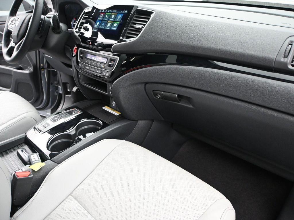 used 2022 Honda Passport car, priced at $35,000