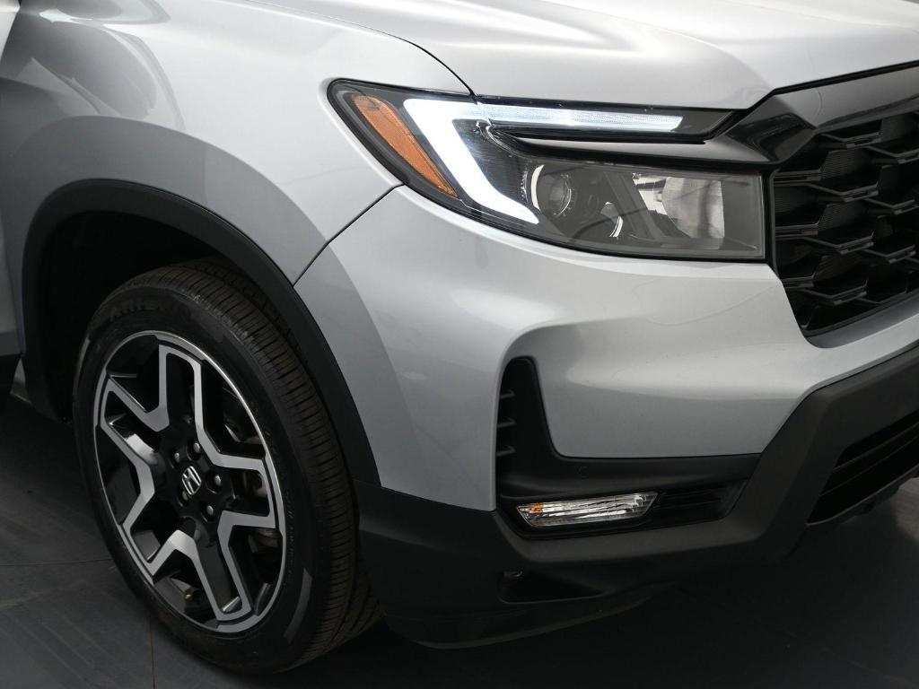 used 2022 Honda Passport car, priced at $35,000