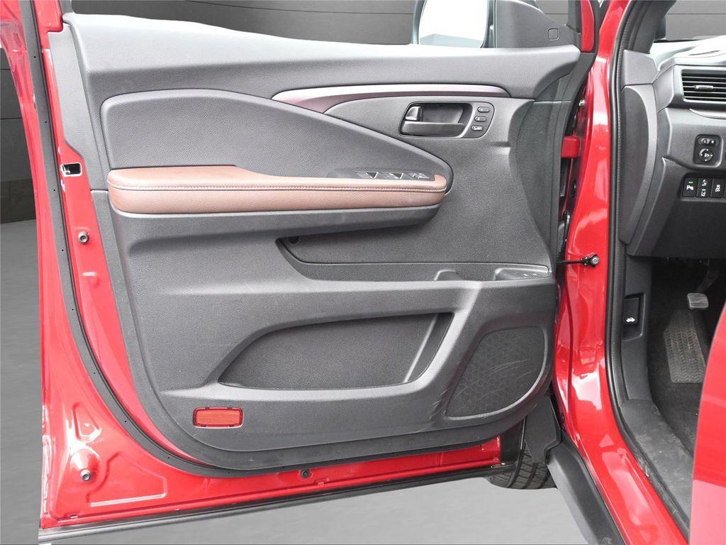 used 2025 Honda Passport car, priced at $39,450