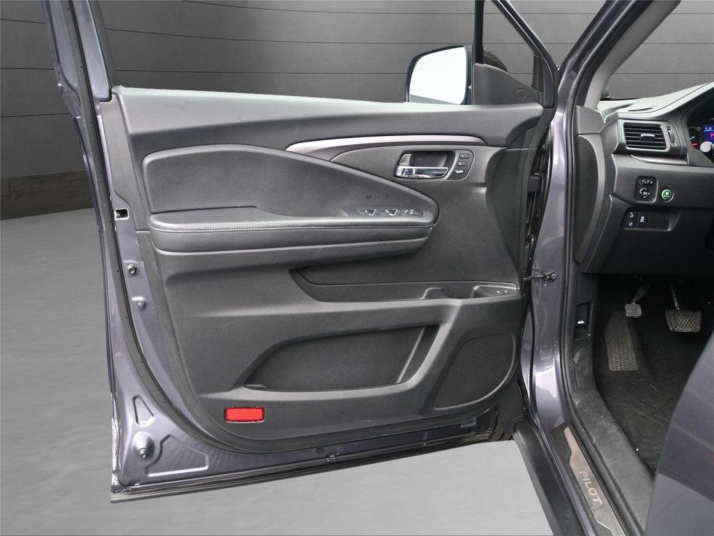 used 2022 Honda Pilot car, priced at $27,000