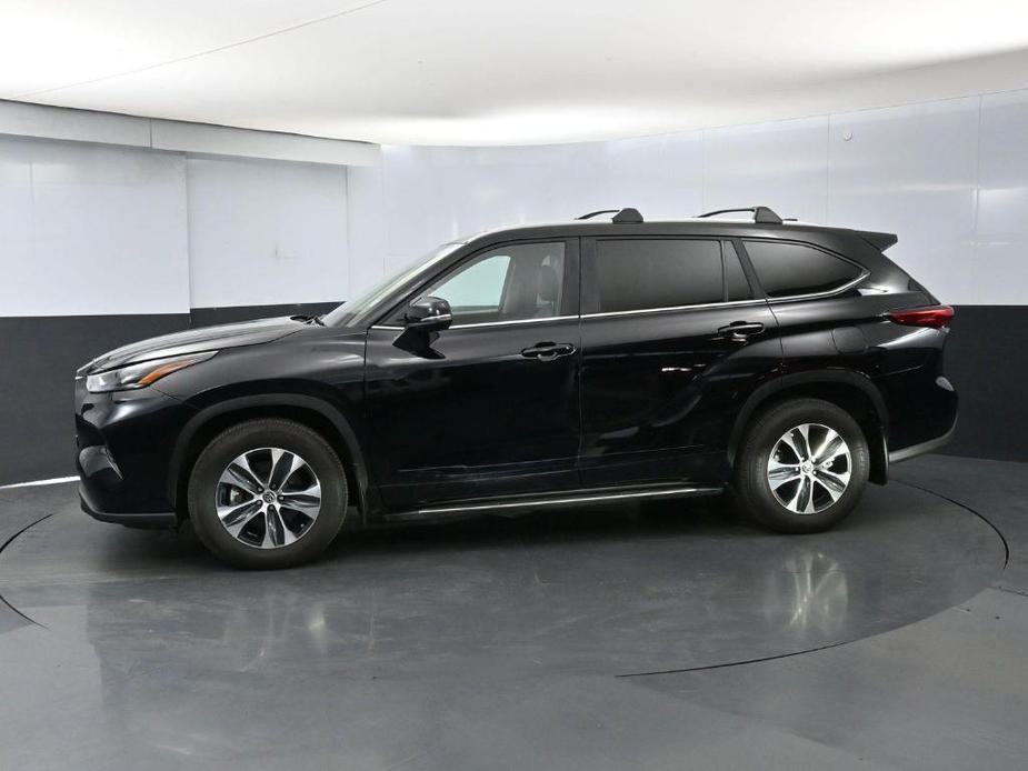 used 2023 Toyota Highlander car, priced at $39,700