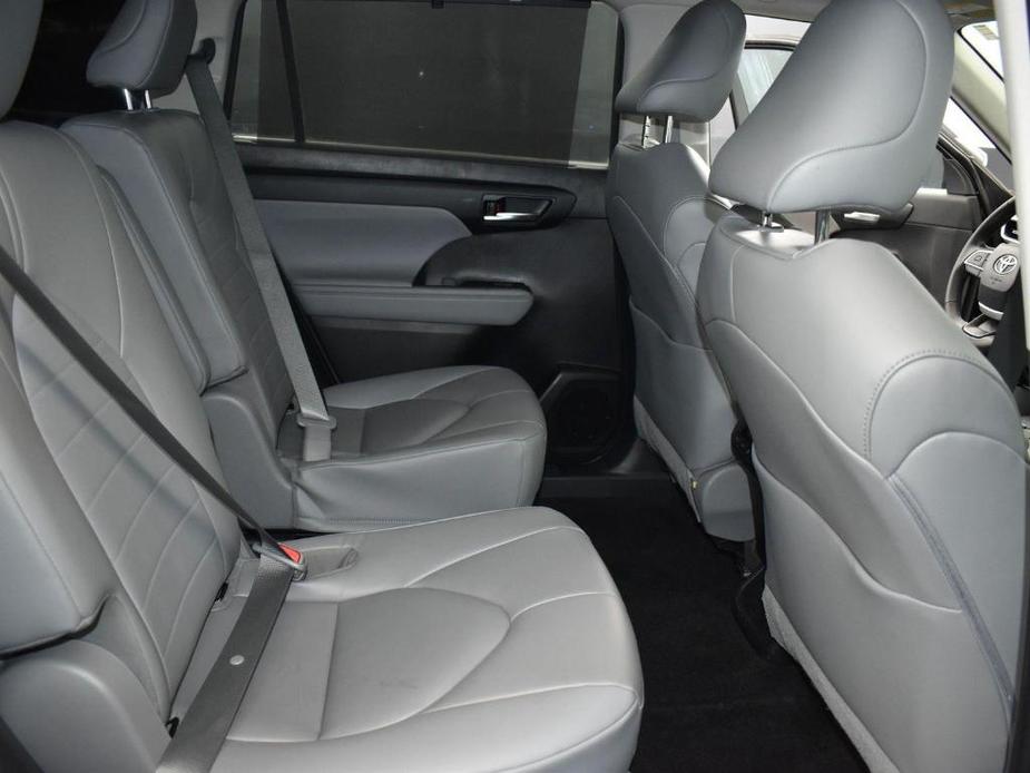 used 2023 Toyota Highlander car, priced at $39,700