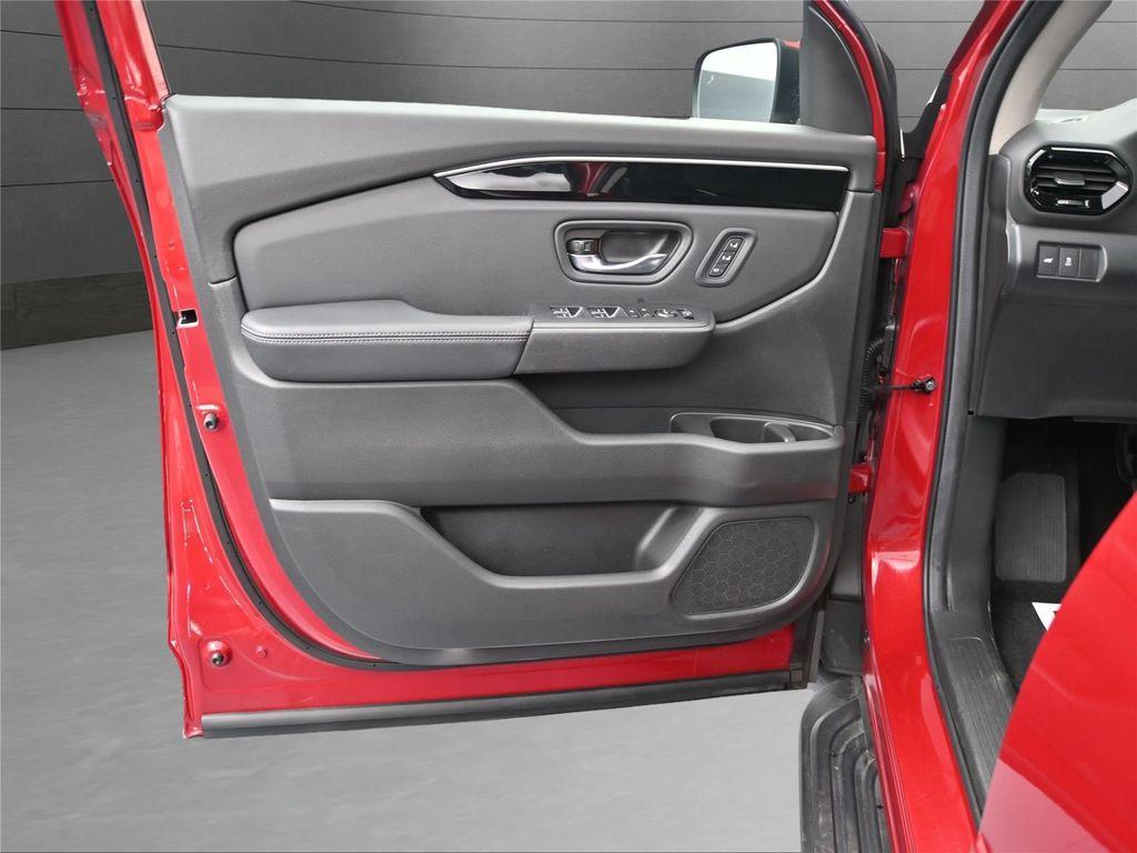 used 2025 Honda Pilot car, priced at $43,500