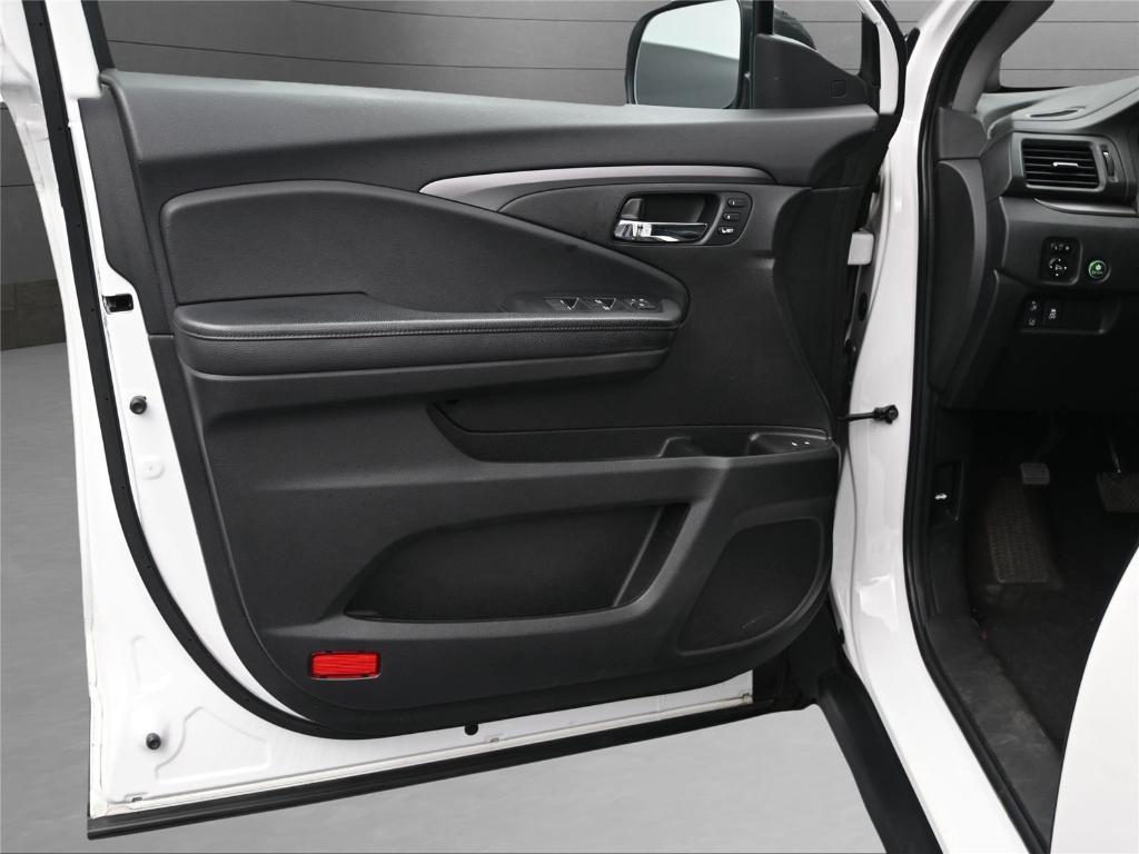 used 2021 Honda Pilot car, priced at $25,250