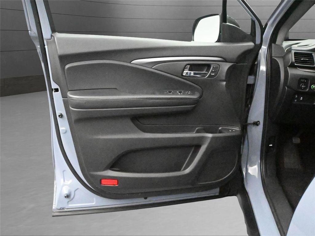 used 2022 Honda Pilot car, priced at $28,000