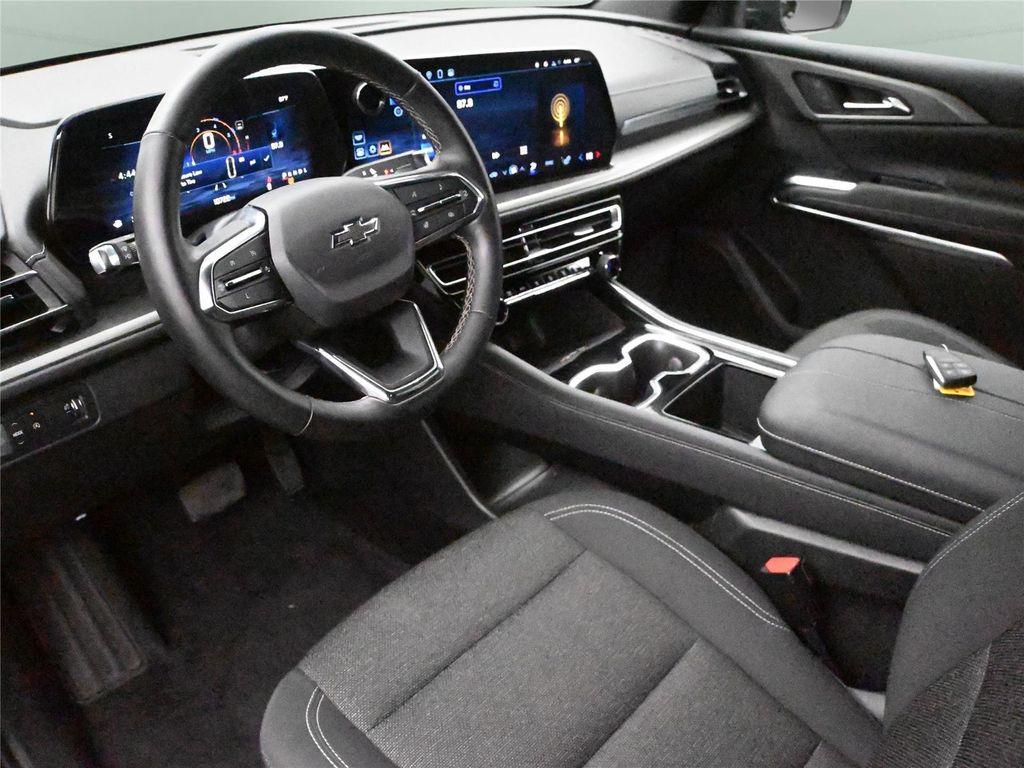 used 2025 Chevrolet Traverse car, priced at $35,500