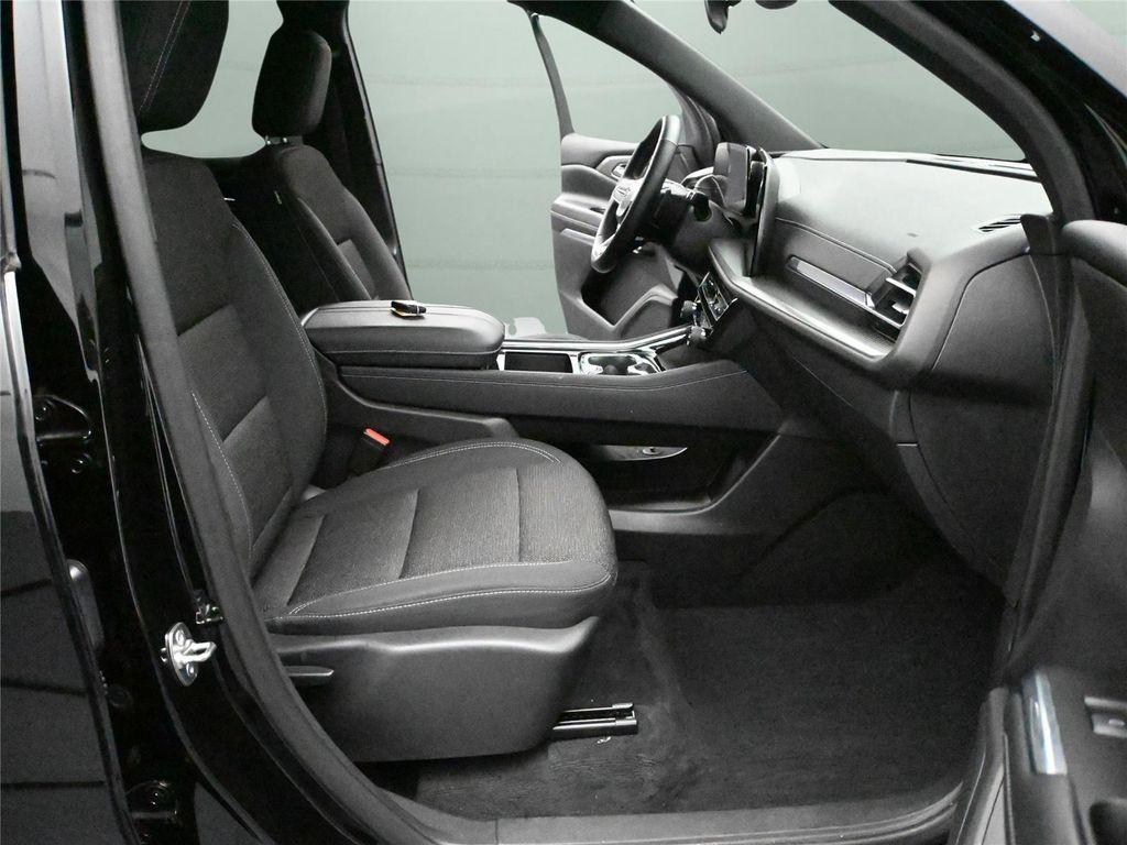 used 2025 Chevrolet Traverse car, priced at $35,500