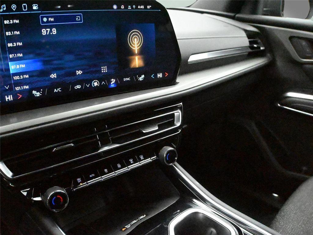 used 2025 Chevrolet Traverse car, priced at $35,500