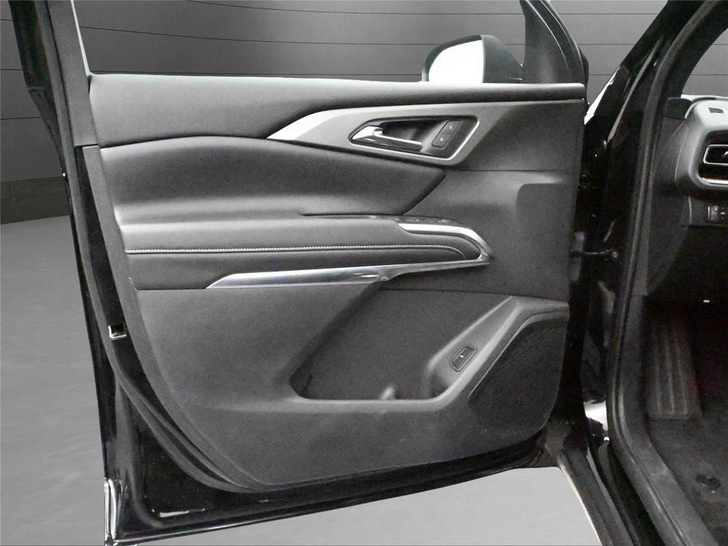 used 2025 Chevrolet Traverse car, priced at $35,500