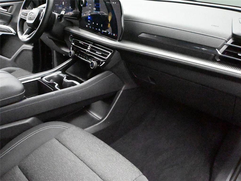 used 2025 Chevrolet Traverse car, priced at $35,500