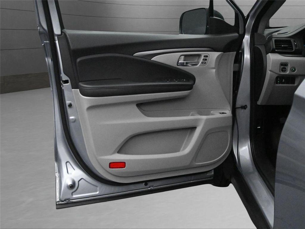 used 2022 Honda Pilot car, priced at $28,400