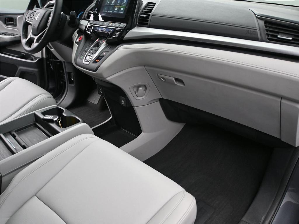 used 2024 Honda Odyssey car, priced at $38,000