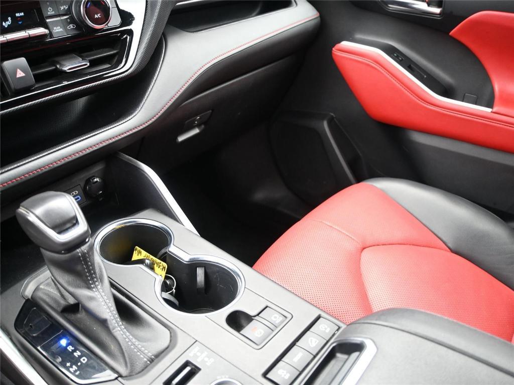 used 2022 Toyota Highlander car, priced at $35,450