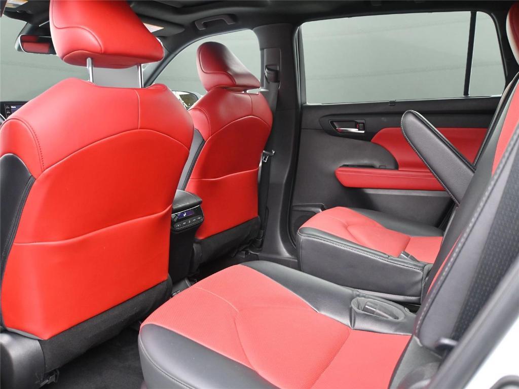 used 2022 Toyota Highlander car, priced at $35,450