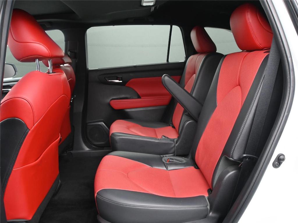 used 2022 Toyota Highlander car, priced at $35,450